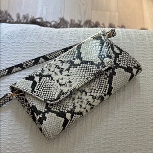 Snakeskin Pattern Crossbody Bag